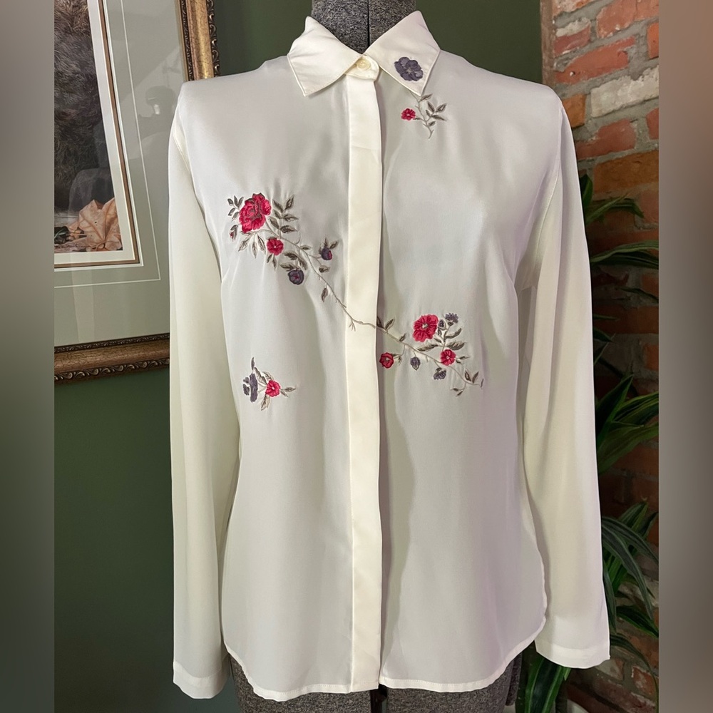 Floral Embroidered Women's Blouse